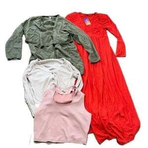 Four Piece Women’s Clothing Bundle Size Large
